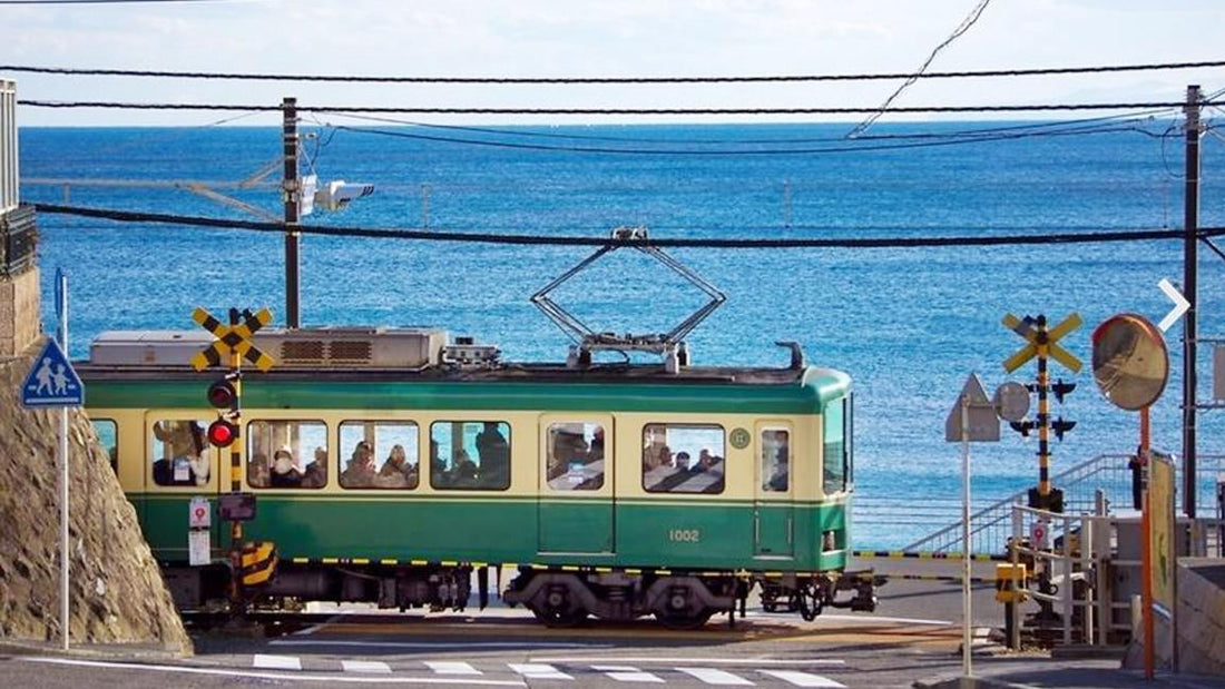 【日本 | 行程&體驗】 日本・東京|鐮倉電車橫濱夜景一日遊|江之島+江之電車體驗+鐮倉高校+鶴崗八幡宮・小町通+橫濱・空中纜車・大摩天輪・紅磚倉庫|中英日三語導遊