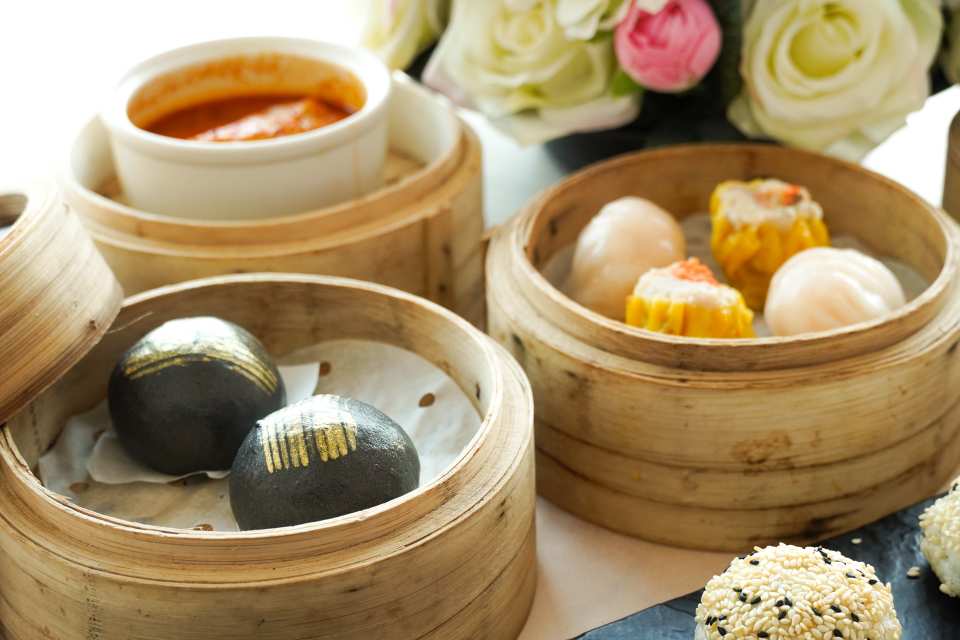 【限時自助餐優惠】1折激搶！九龍海逸君綽酒店｜海雲天｜150分鐘任食點心放題｜無遮擋欣賞210度維港景色｜黃埔