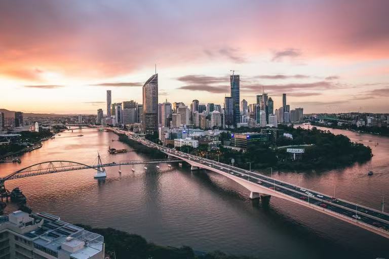 【新加坡航空澳洲優惠】5日快閃優惠！來回悉尼、布里斯班等地連稅低至$3,995起！