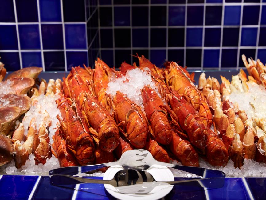 【香港｜自助餐體驗】灣仔 The Grand Buffet 自助午餐／晚餐（360°旋轉餐廳）