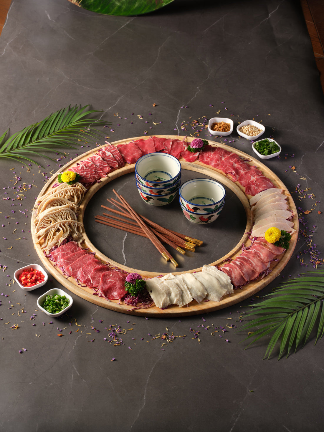 【限時精美餐飲優惠】佐敦、荃灣｜香江花月｜復古懷舊風打卡餐廳｜黃牛呼拉圈｜日本牛乳玫瑰鍋｜黑蒜豬肚無骨雞鍋｜冬瑤螺頭龍骨鍋｜美顏花膠雞鍋｜石橄欖無花果豬肺鍋｜午市晚市火鍋優惠