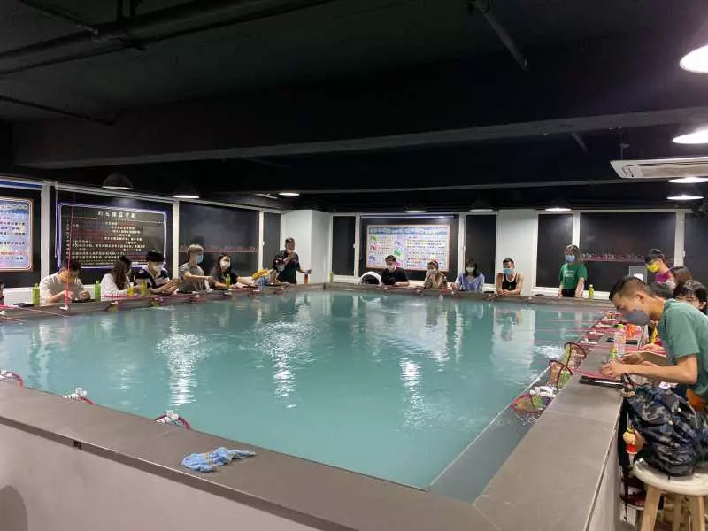 【香港｜行程&體驗】觀塘 Halloland室內釣蝦＋烤蝦體驗｜都市輕鬆釣大蝦